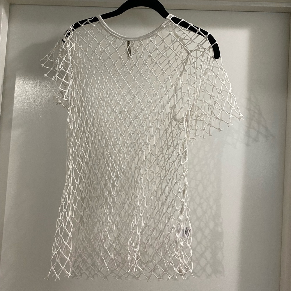 White fish net shirt